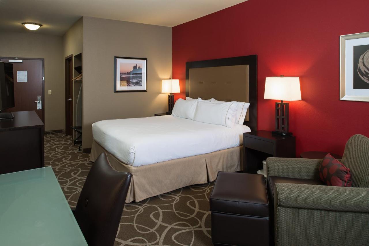 | Holiday Inn Express Redwood National Park, an IHG Hotel