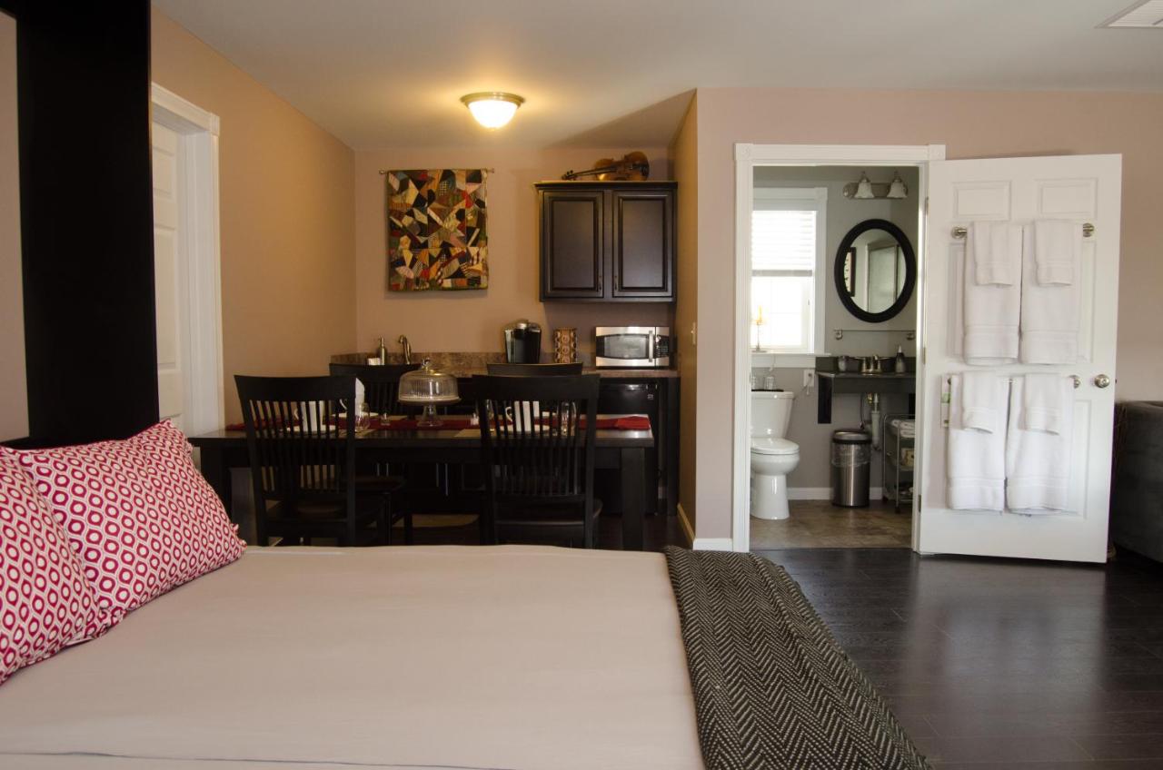 | Hertzog Homestead Bed & Breakfast