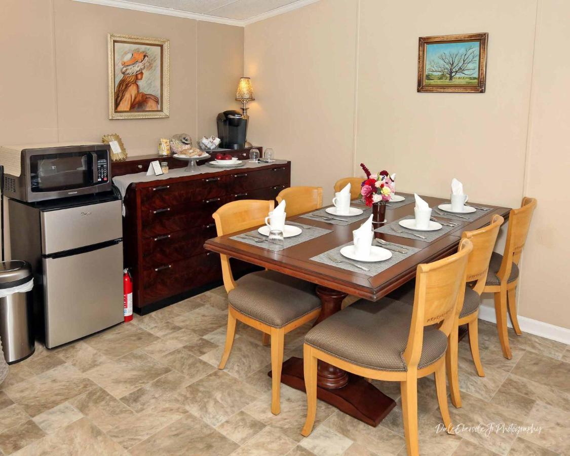 | Hertzog Homestead Bed & Breakfast