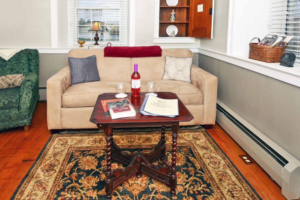 | Hertzog Homestead Bed & Breakfast