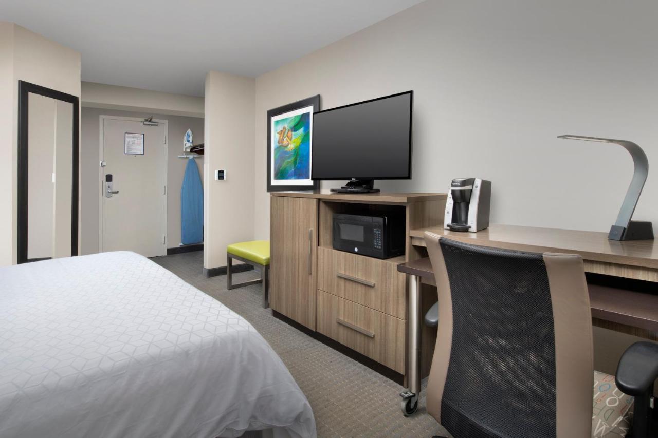 | Holiday Inn Express Hotel & Suites Annapolis, an IHG Hotel