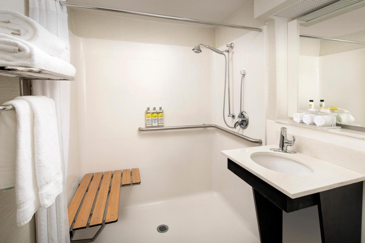 | Holiday Inn Express Hotel & Suites Annapolis, an IHG Hotel