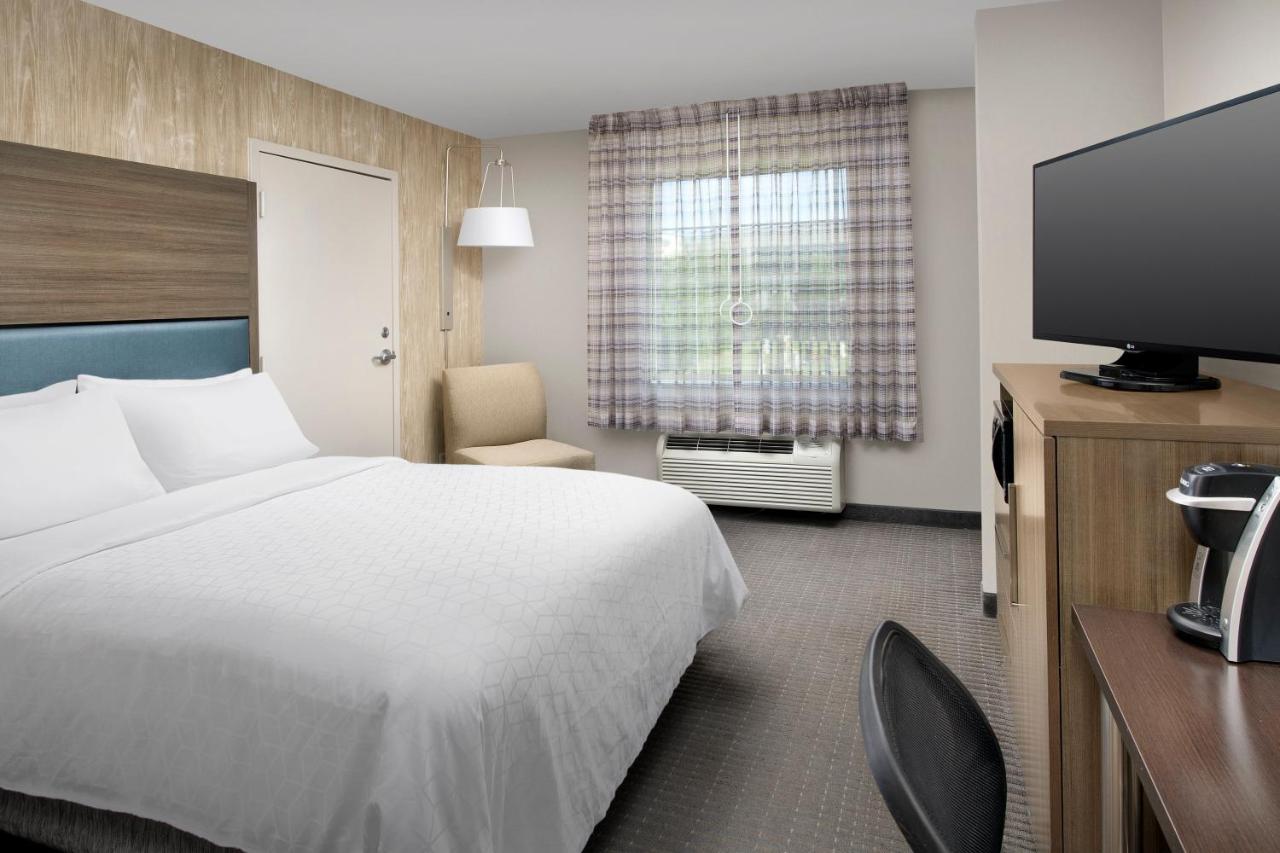 | Holiday Inn Express Hotel & Suites Annapolis, an IHG Hotel