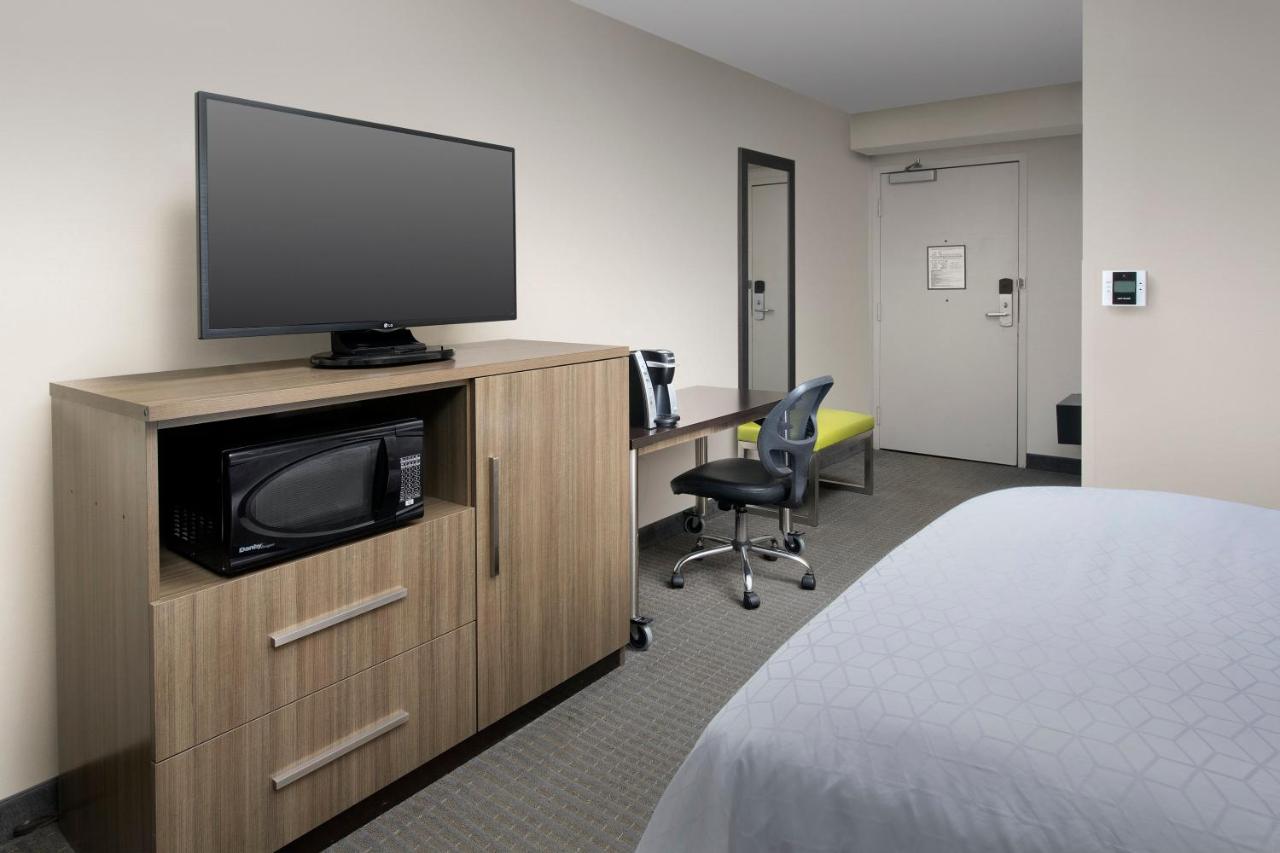 | Holiday Inn Express Hotel & Suites Annapolis, an IHG Hotel