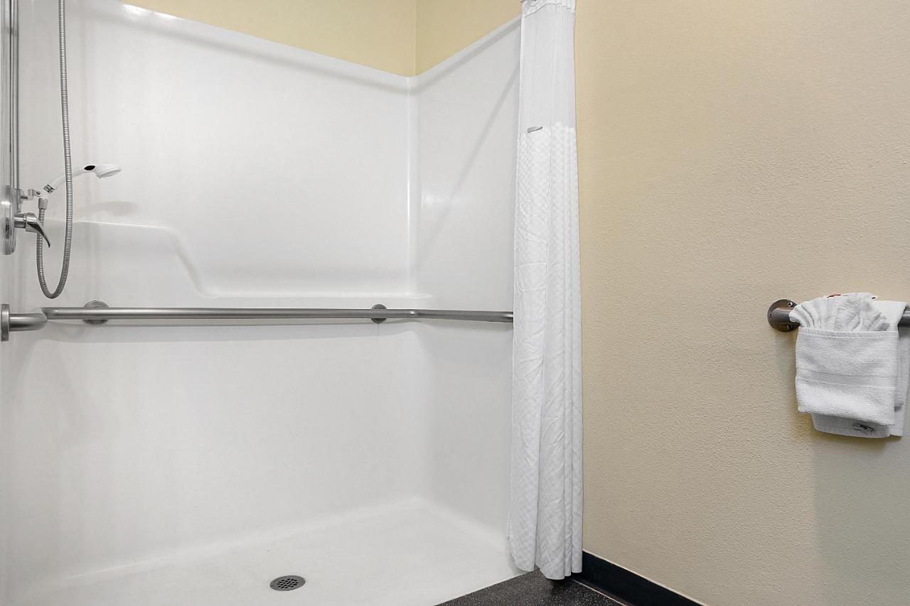 King Room - Mobility Access/Non-Smoking at Days Inn by Wyndham Ellensburg