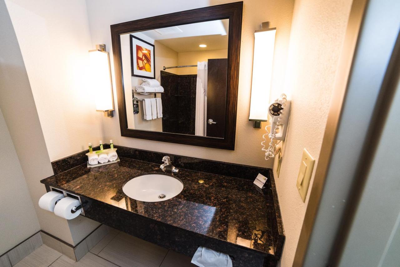 King Suite - Non-Smoking at Holiday Inn Express Hotel & Suites Rockingham by IHG
