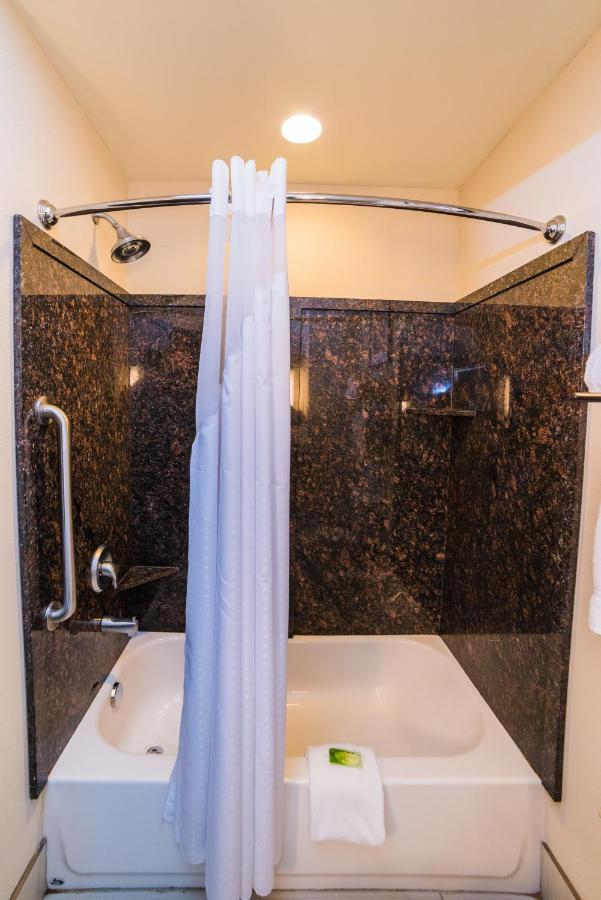 Queen Room - Non-Smoking at Holiday Inn Express Hotel & Suites Rockingham by IHG