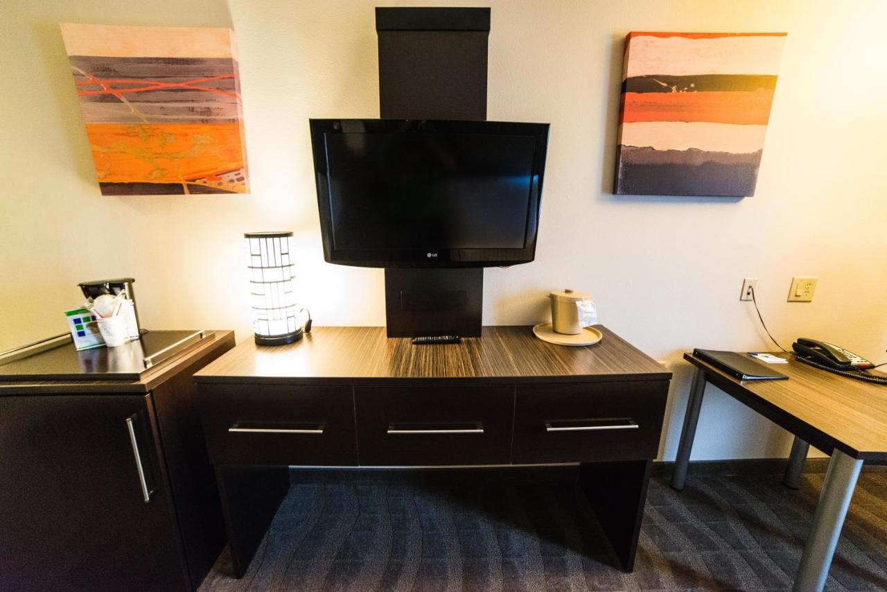 King Suite - Non-Smoking at Holiday Inn Express Hotel & Suites Rockingham by IHG
