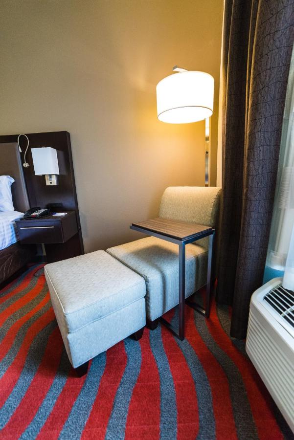 Queen Room - Non-Smoking at Holiday Inn Express Hotel & Suites Rockingham by IHG
