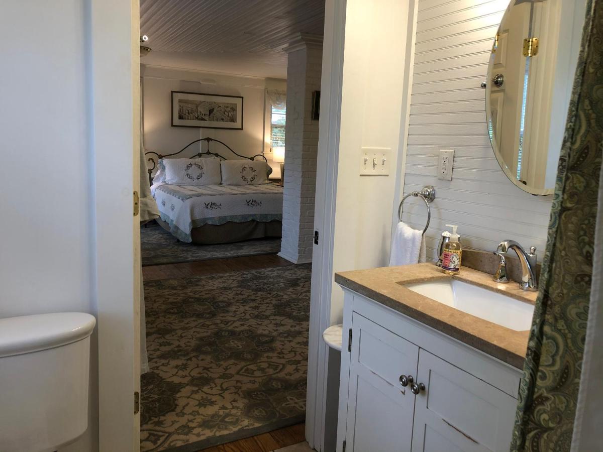  | Oakland Cottage Bed and Breakfast