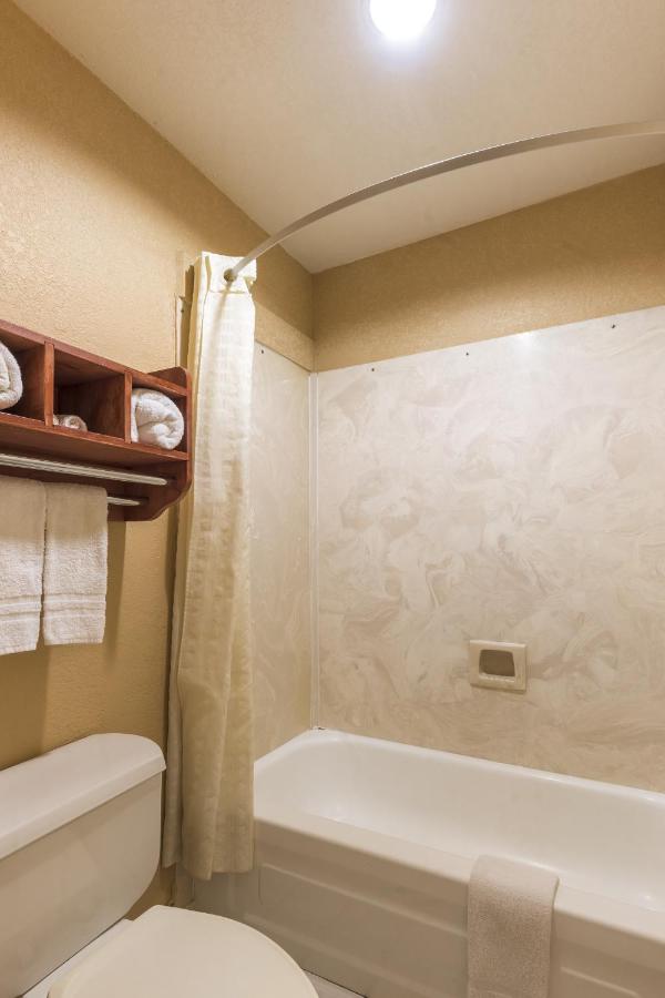 | OYO Hotel Jewett TX Southwest, I-45