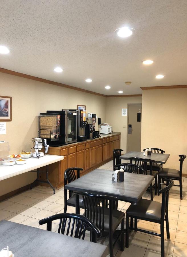  | Denison Inn & Suites