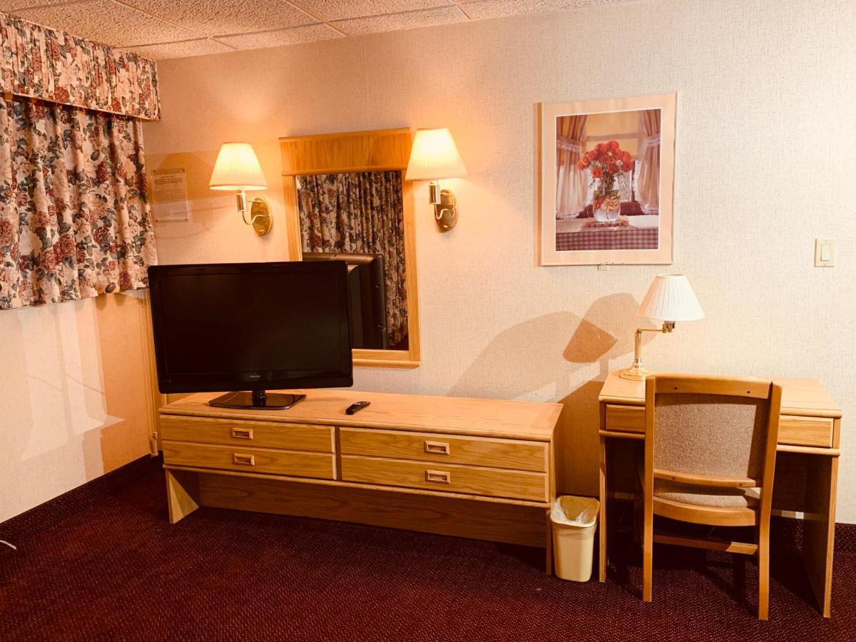 | Coliseum Inn & Suites - Garden City Long Island