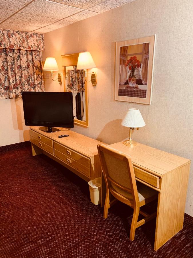 | Coliseum Inn & Suites - Garden City Long Island