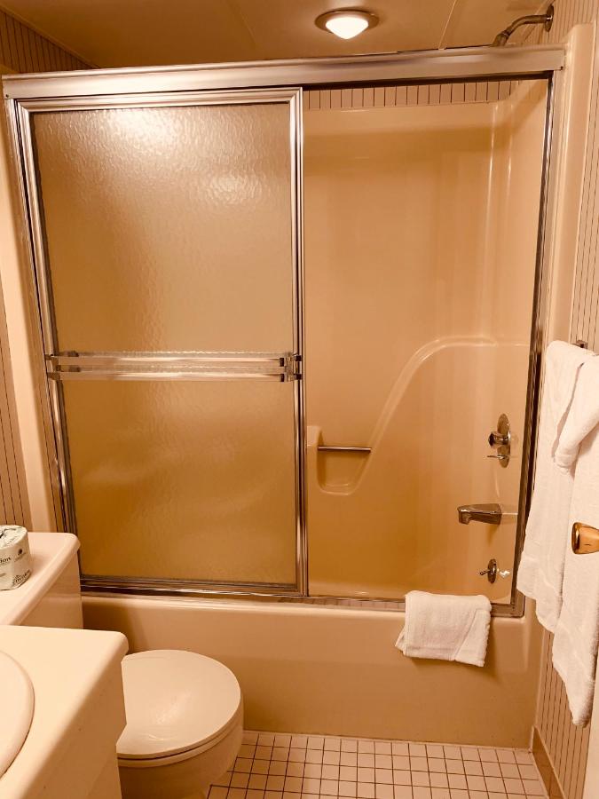 | Coliseum Inn & Suites - Garden City Long Island