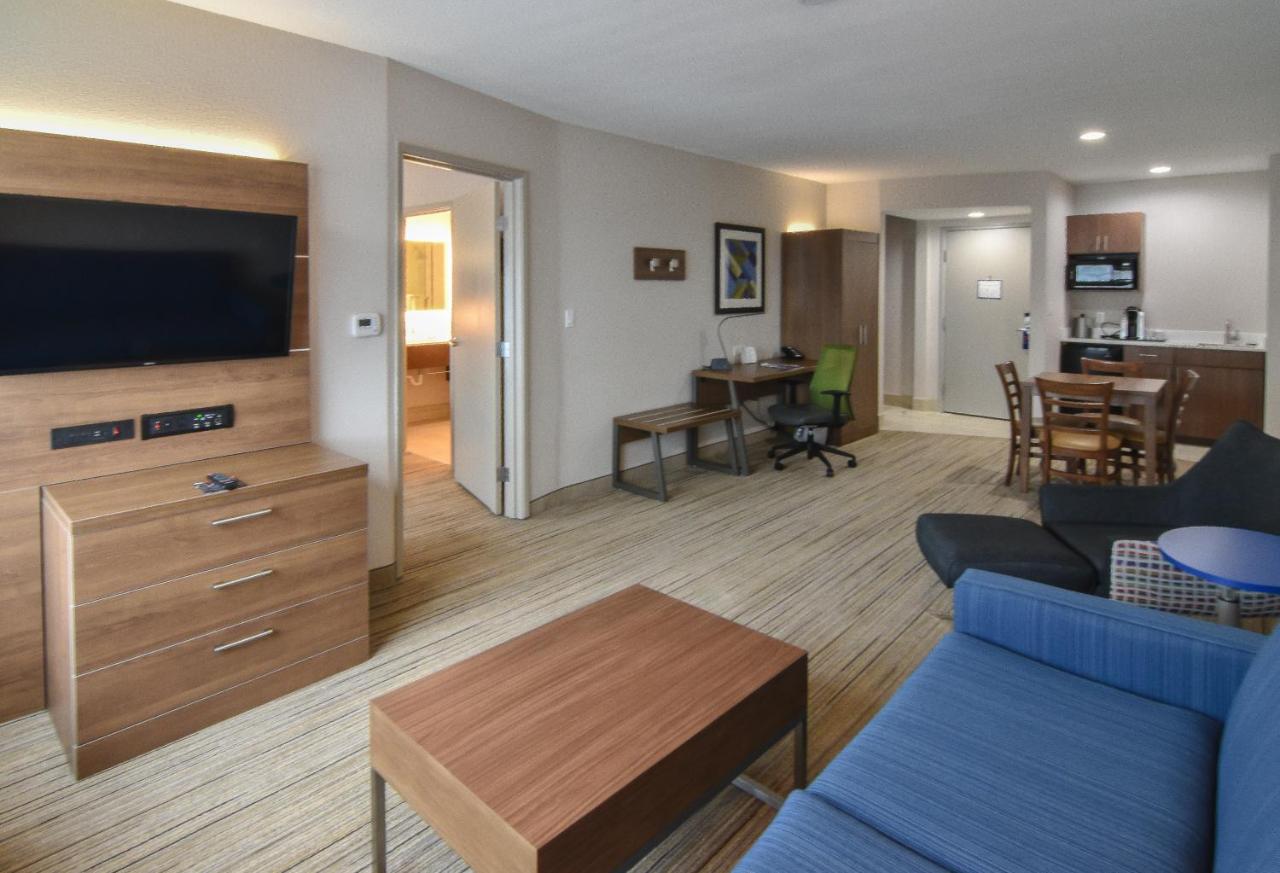 Executive King Room - Hearing Accessible - Non-Smoking at Holiday Inn Express & Suites Indianapolis Northwest by IHG