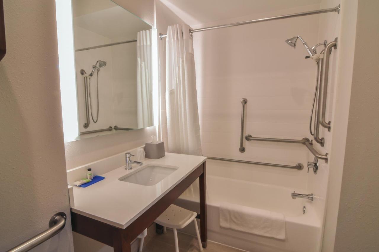 King Room - Mobility Access Tub - Non-Smoking at Holiday Inn Express & Suites Indianapolis Northwest by IHG