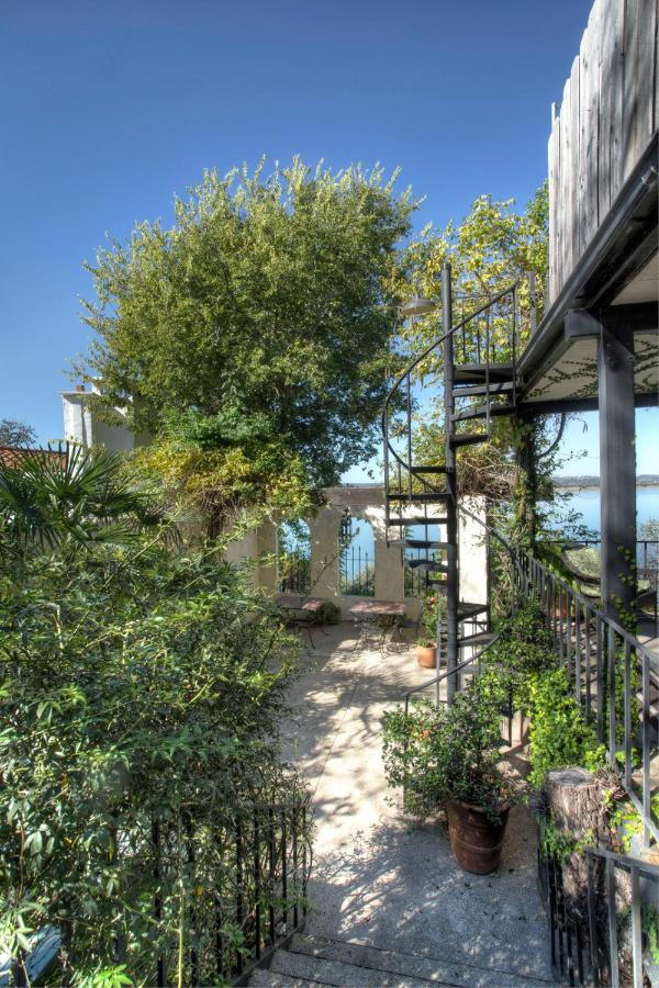 | Lakehouse Bed and Breakfast