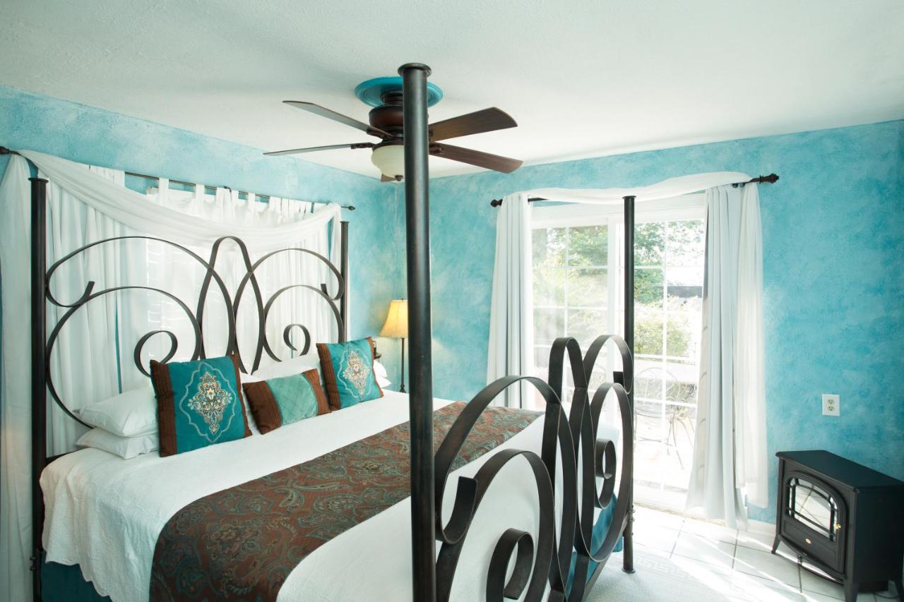 | Lakehouse Bed and Breakfast