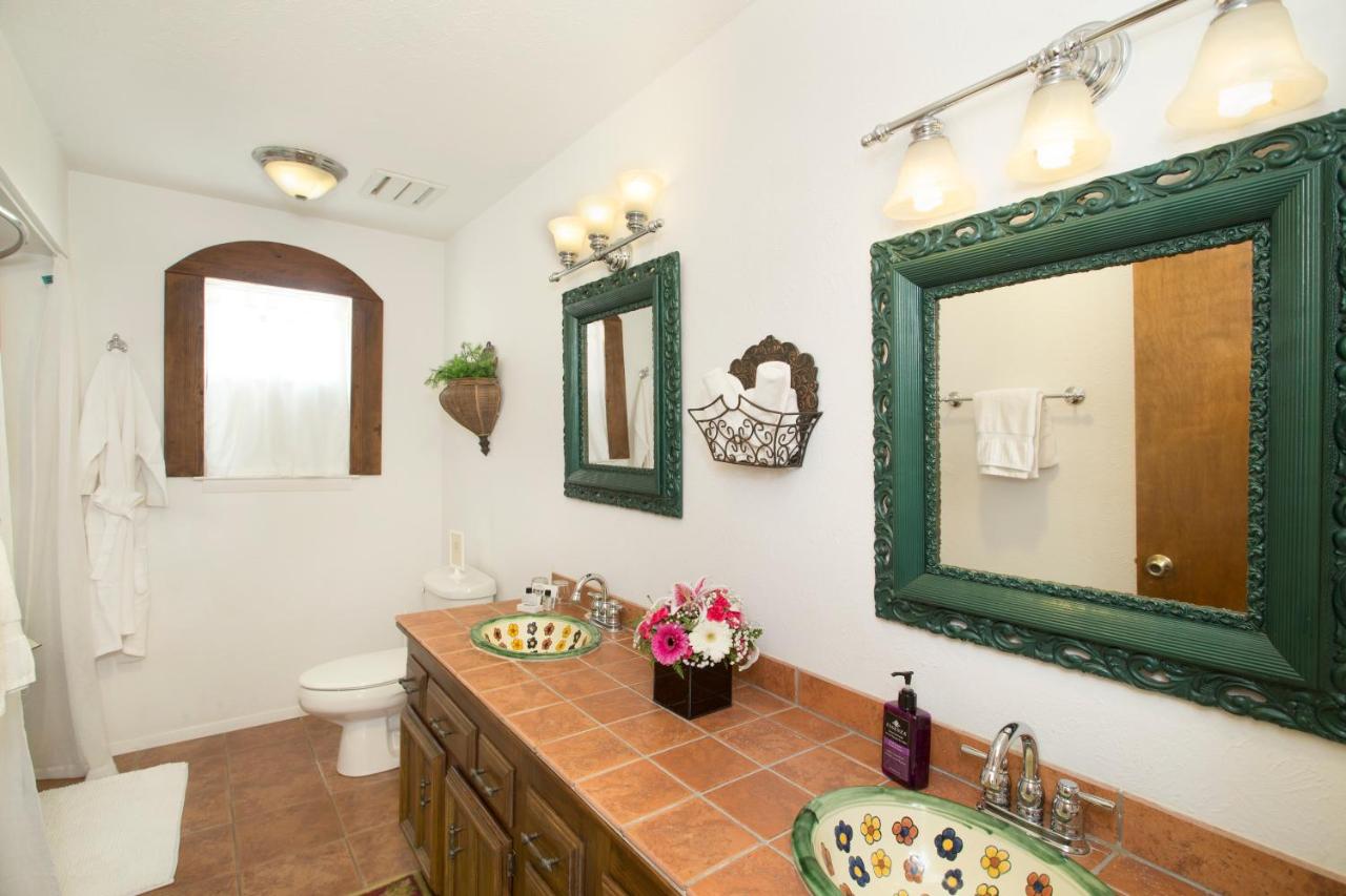  | Lakehouse Bed and Breakfast