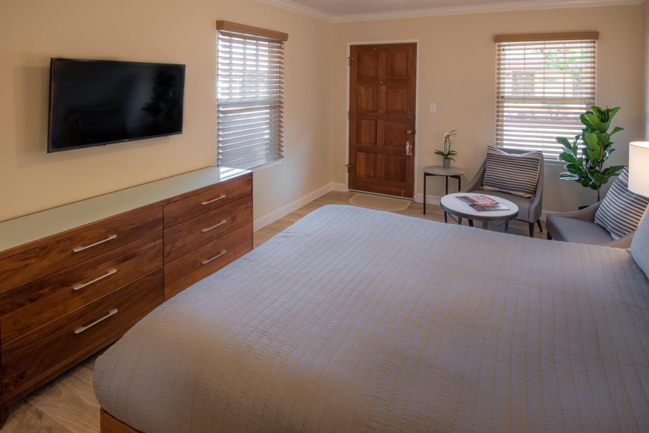Queen Studio - Two at Harbor House Inn