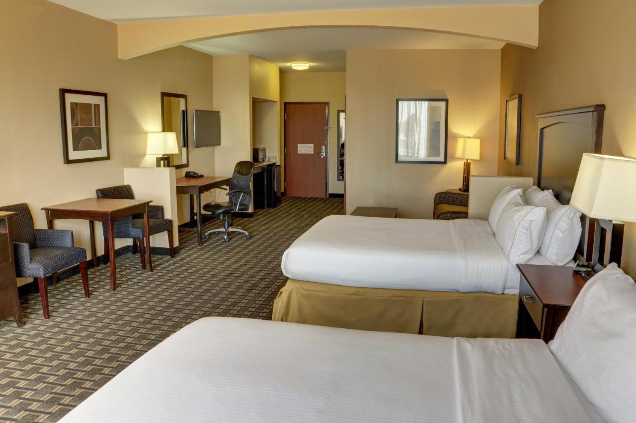 Suite with Mobility Accessible Tub at Holiday Inn Express Hotel & Suites Huntsville by IHG