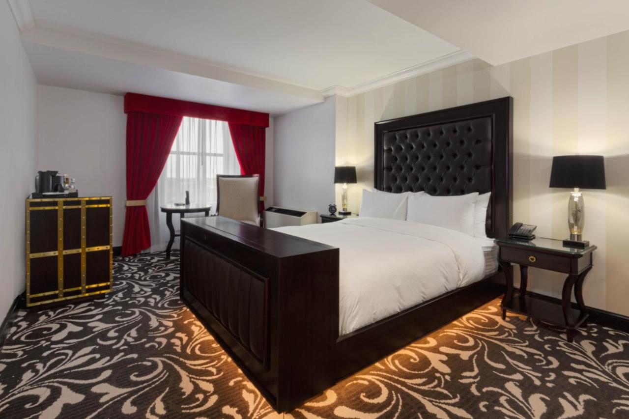 Superior Queen Room - Non-Smoking at Hotel Retlaw, Trademark Collection by Wyndham