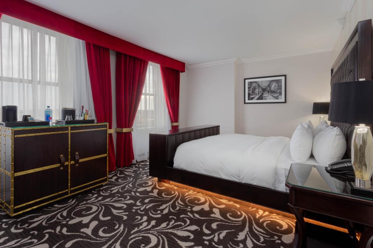 Superior King Room - Mobility Accessible/Non-Smoking at Hotel Retlaw, Trademark Collection by Wyndham