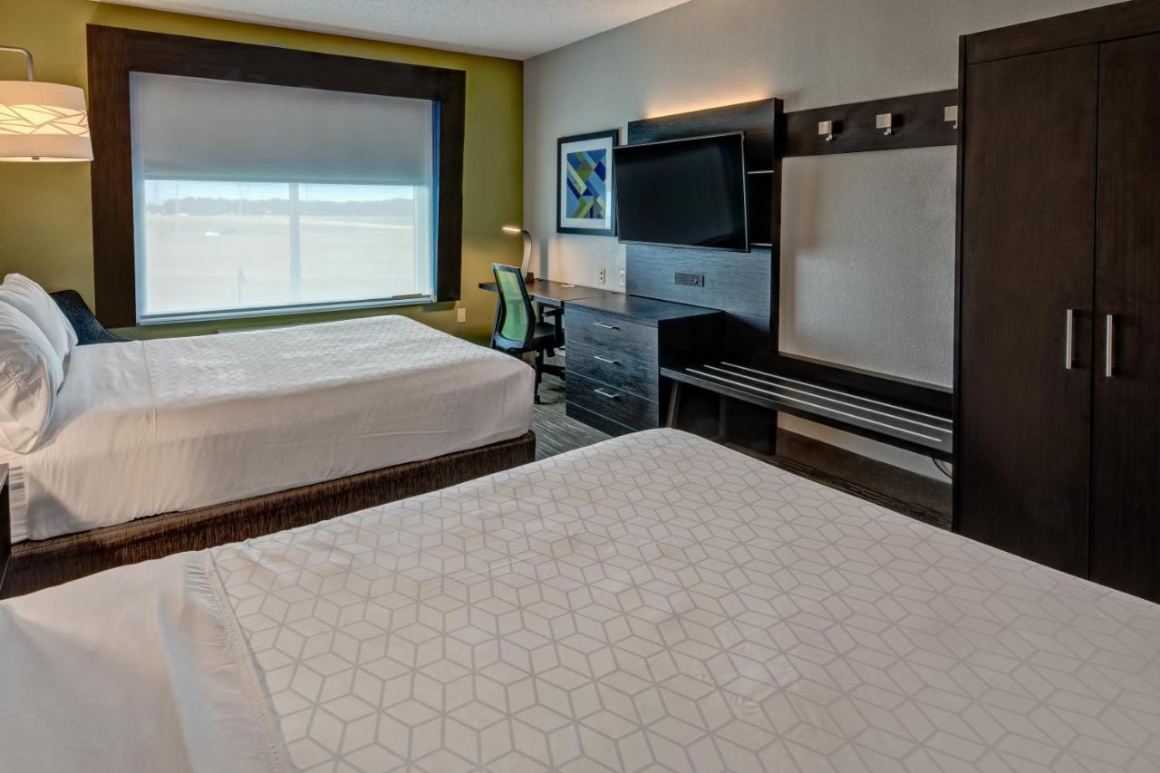 Queen Room with Two Queen Beds at Holiday Inn Express Hotel & Suites Jackson NE by IHG