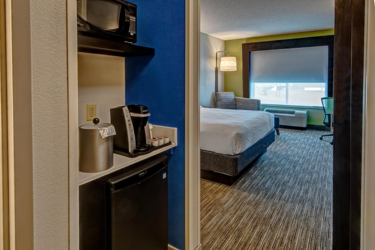 King Room at Holiday Inn Express Hotel & Suites Jackson NE by IHG