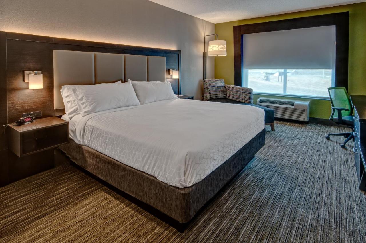King Room at Holiday Inn Express Hotel & Suites Jackson NE by IHG