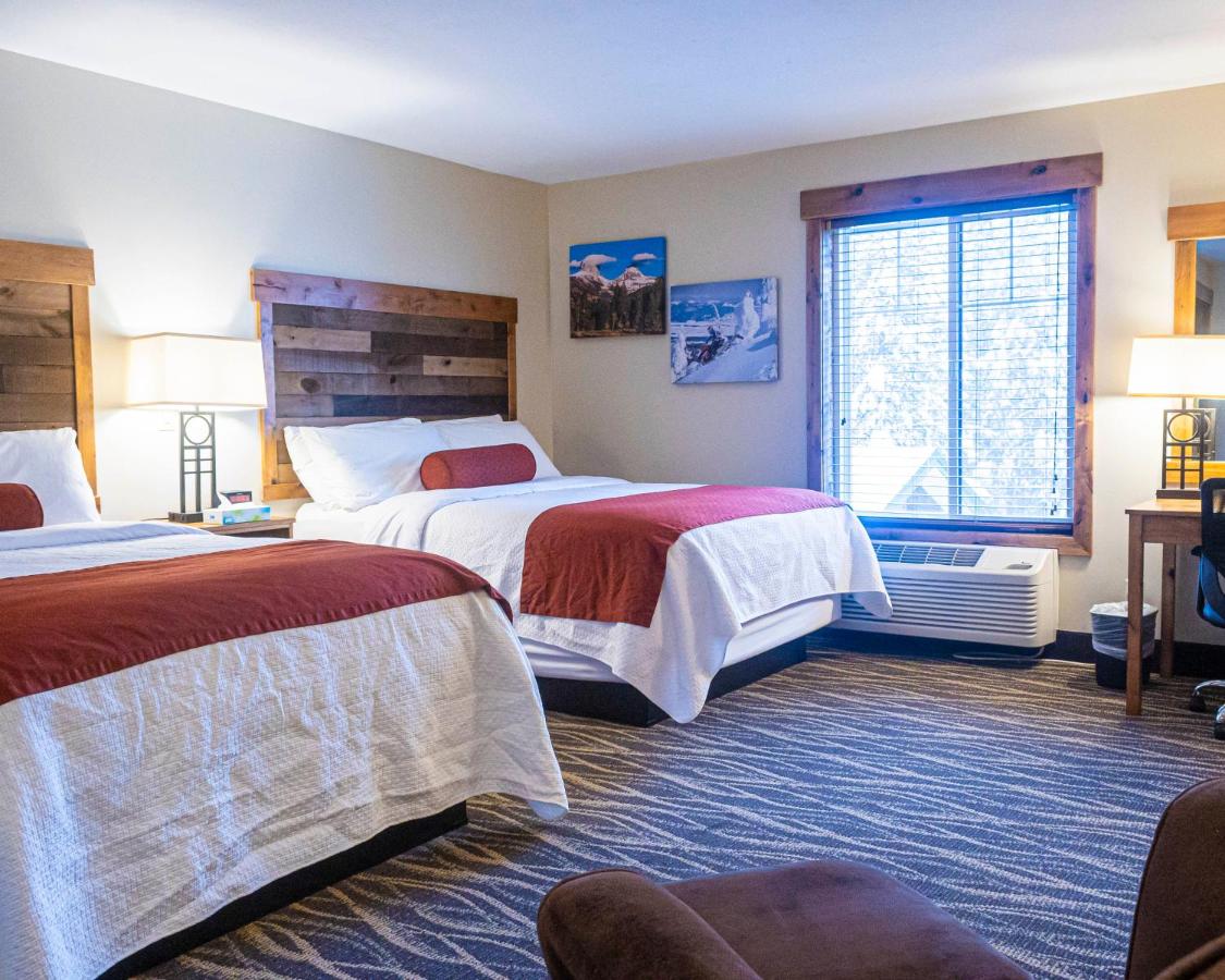 Deluxe Double Room with Two Queen Beds at Sawtelle Mountain Resort
