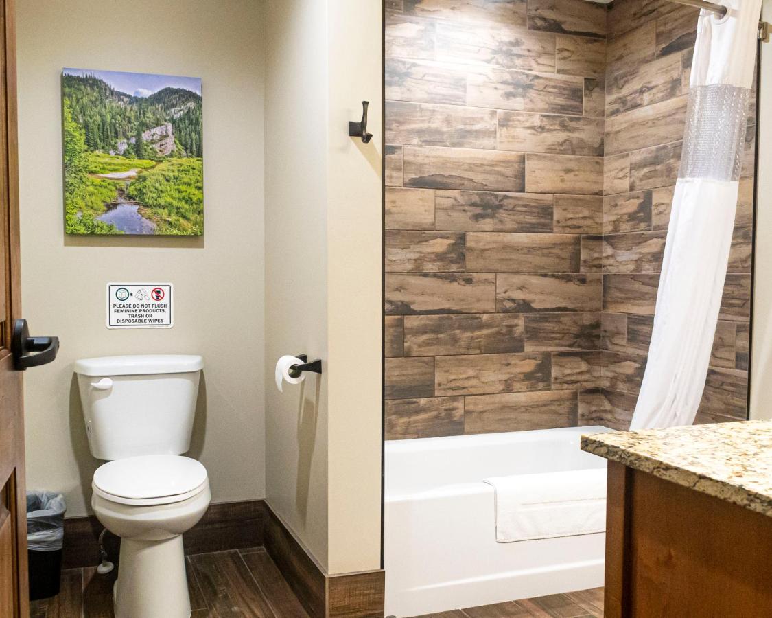 Deluxe King Suite at Sawtelle Mountain Resort