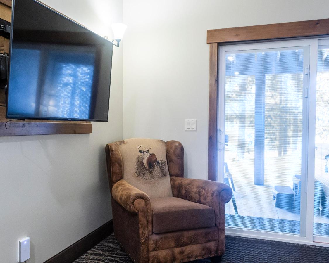 Deluxe King Suite at Sawtelle Mountain Resort