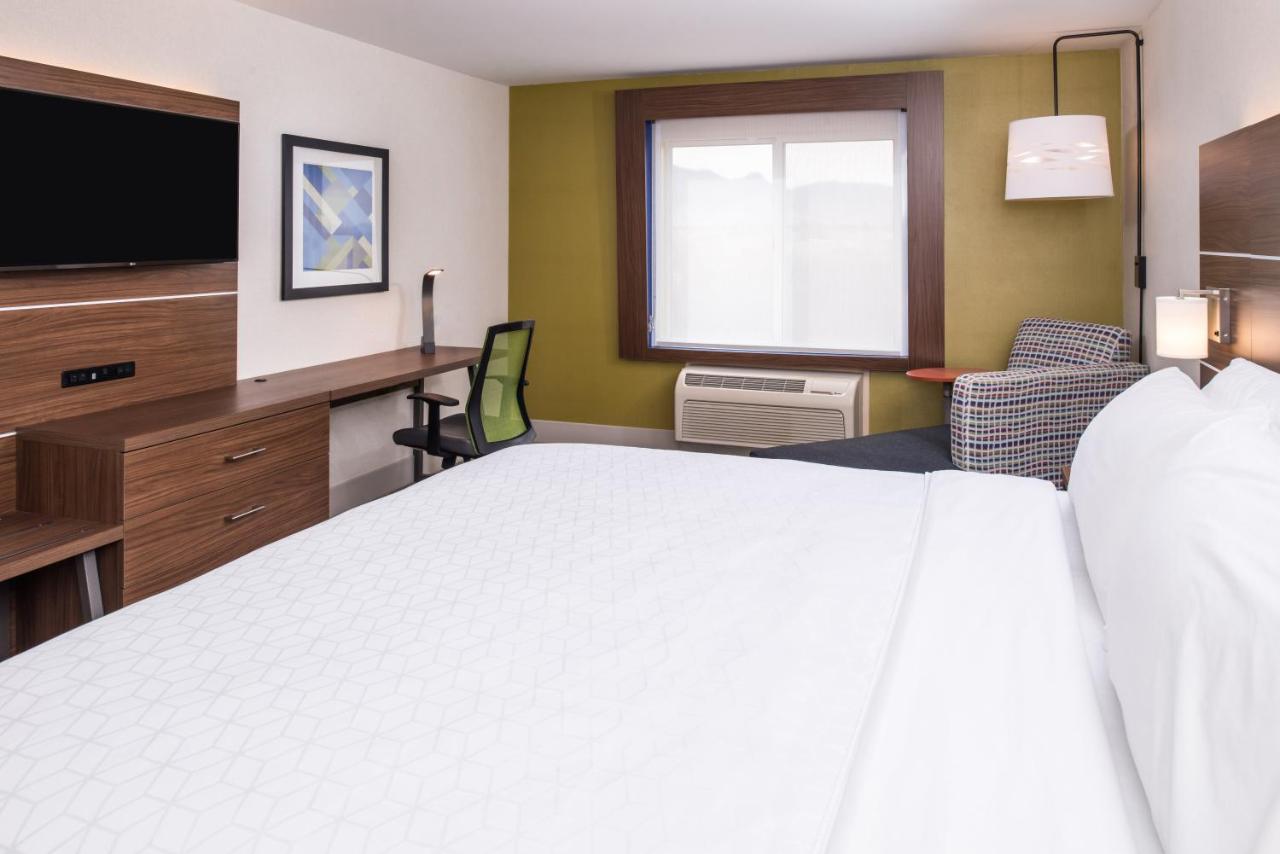 King Room at Holiday Inn Express Sierra Vista by IHG