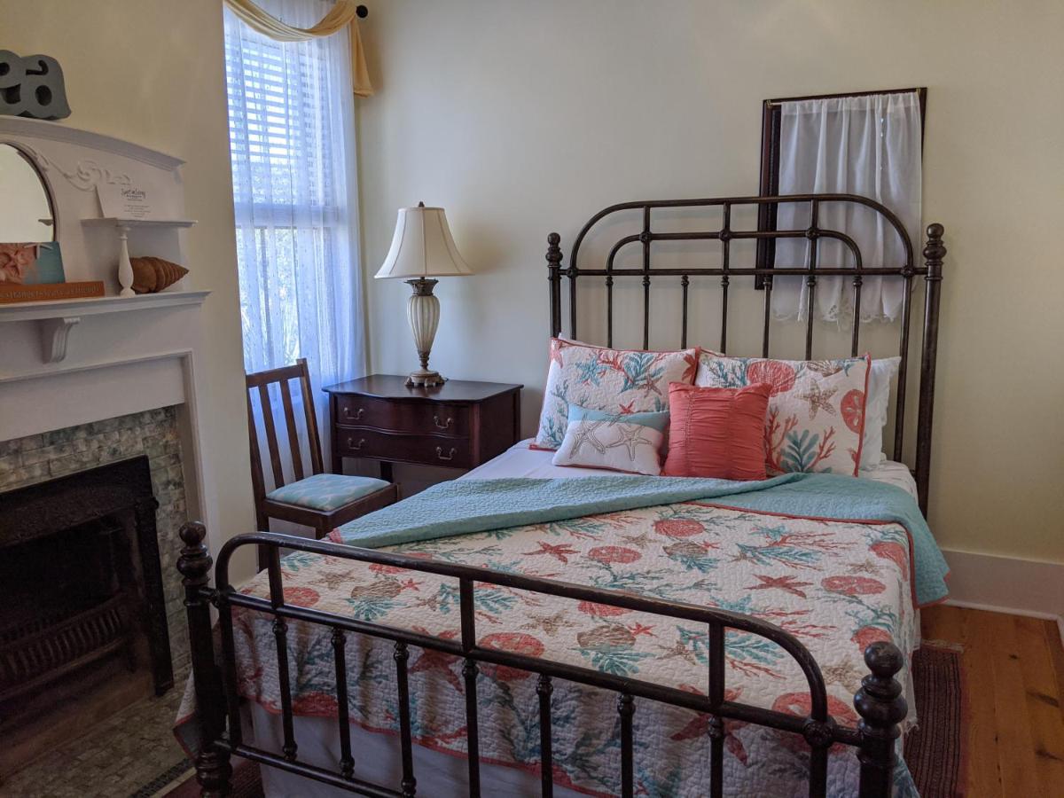 | Surf Song Bed & Breakfast