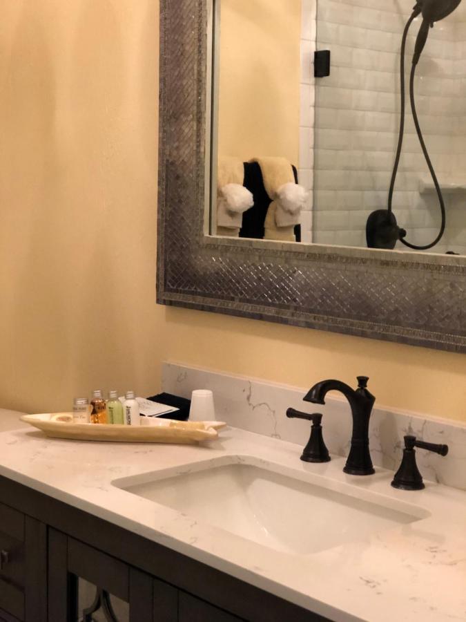 | Avenue O Bed and Breakfast