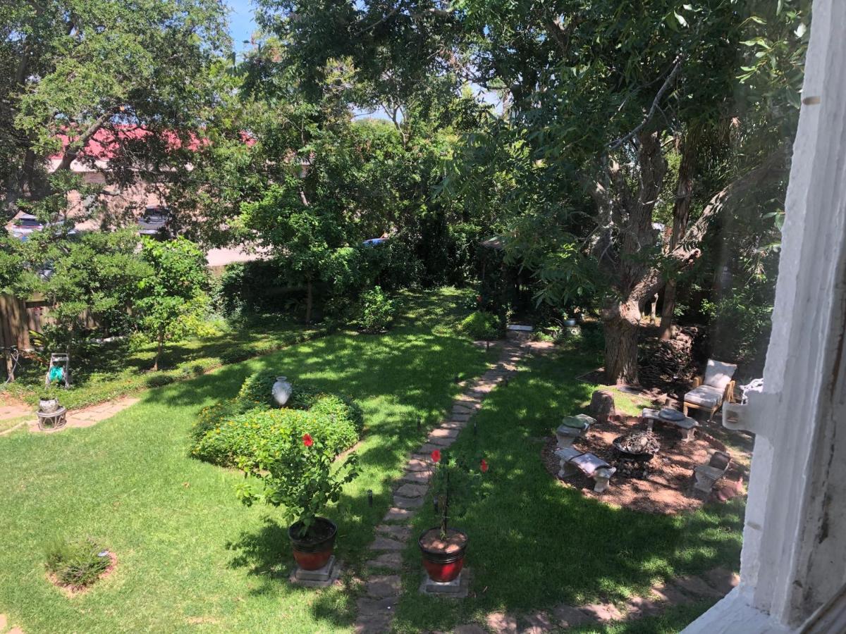 | Avenue O Bed and Breakfast