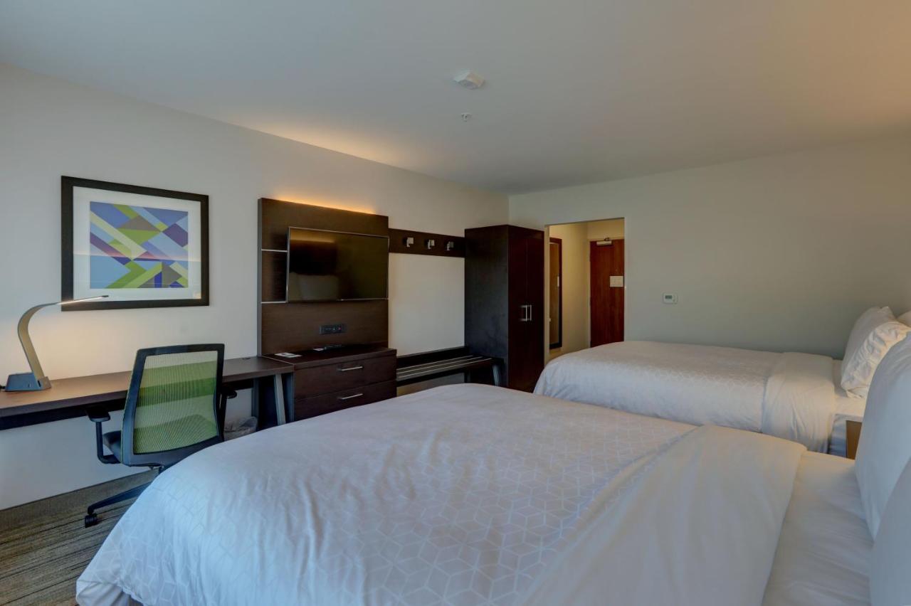 Queen Room with Two Queen Beds - Non-Smoking at Holiday Inn Express & Suites Auburn Downtown by IHG