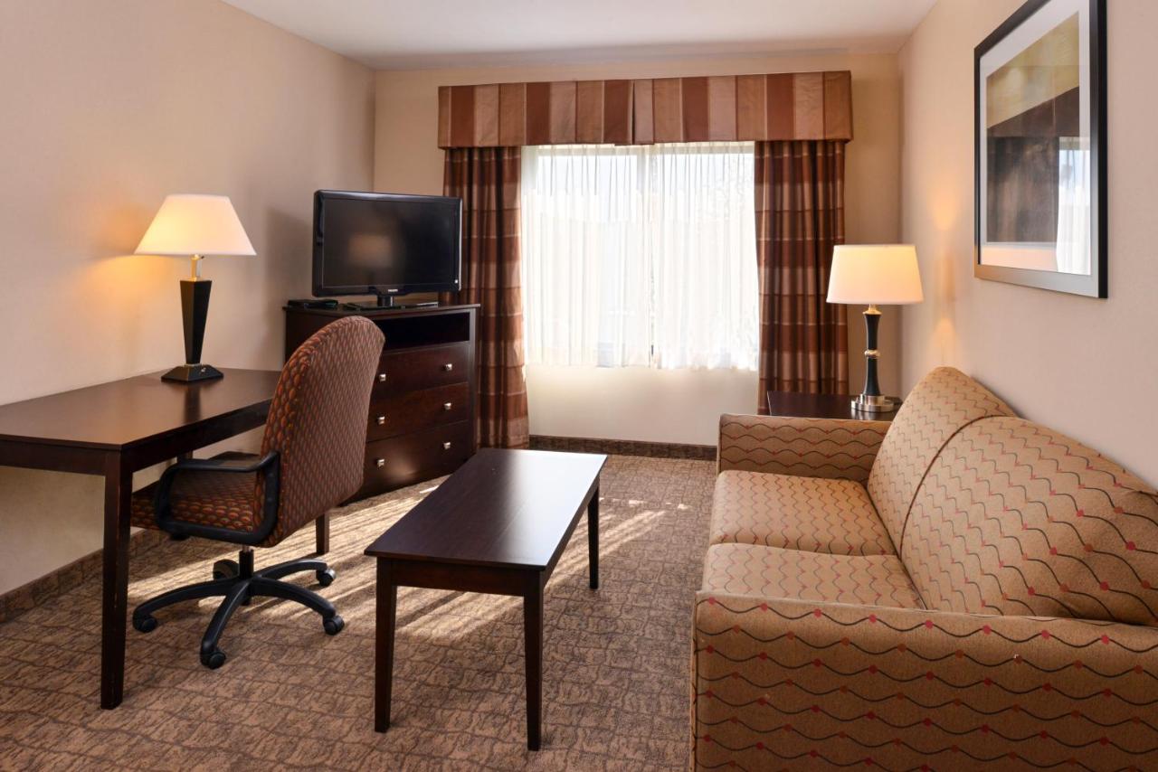  | Holiday Inn Express and Suites Fairmont