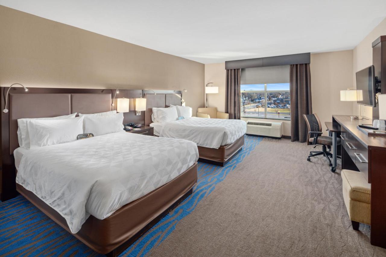 Twin Room - Mobility Access with Bath Tub at Holiday Inn Owensboro Riverfront, an IHG Hotel