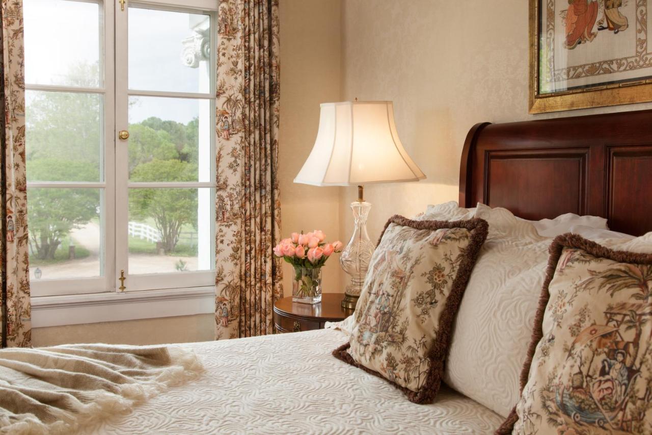 | Inn at Warner Hall
