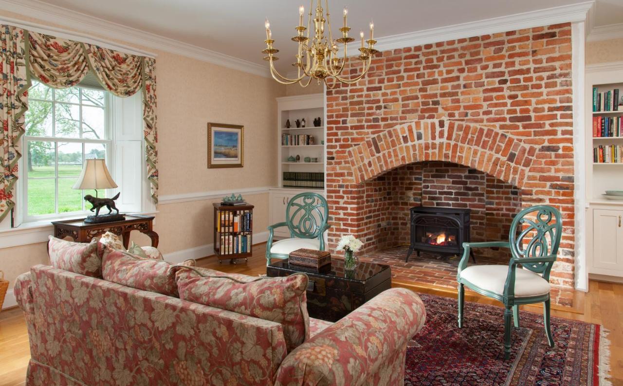 | Inn at Warner Hall