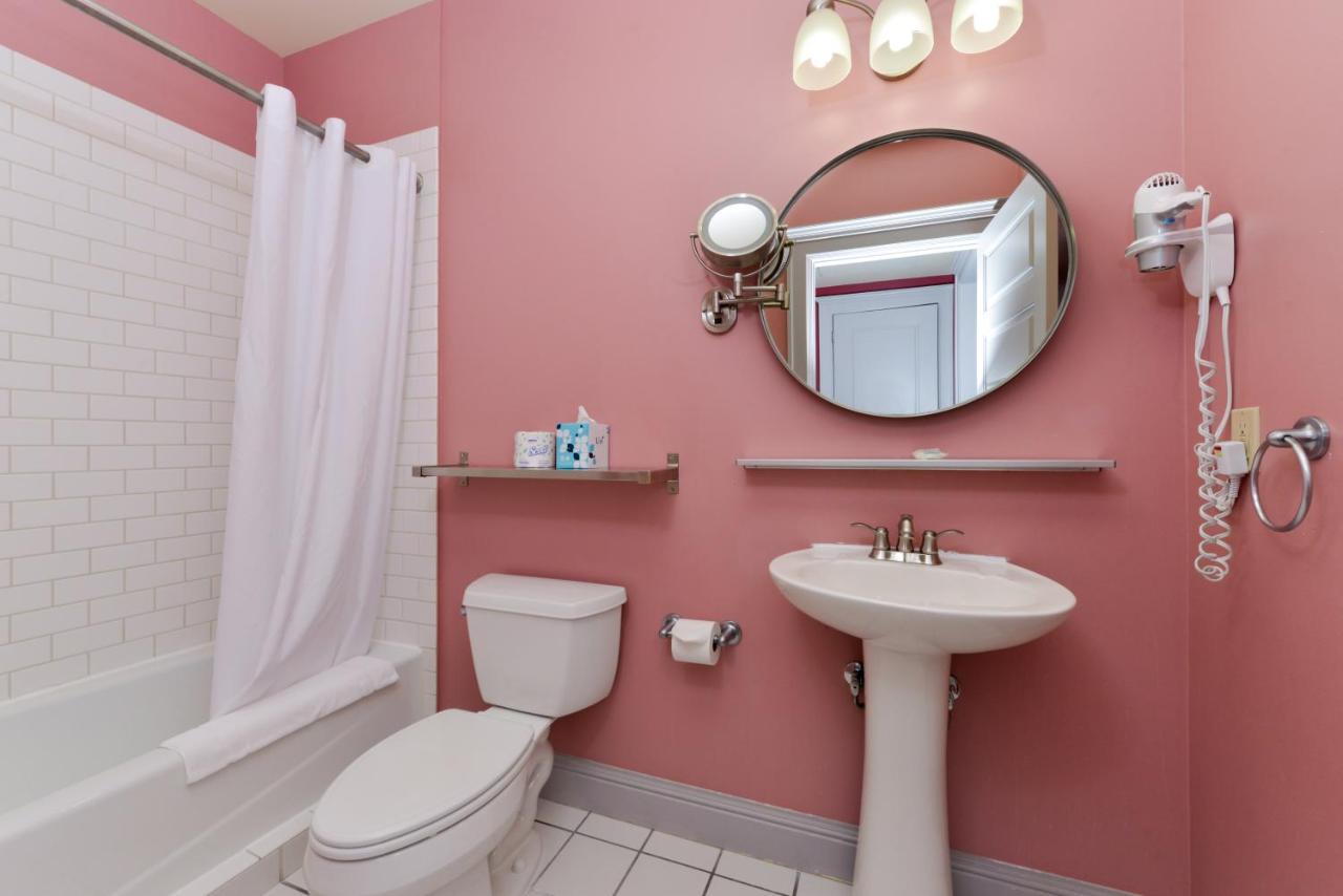 | Montvale Hotel