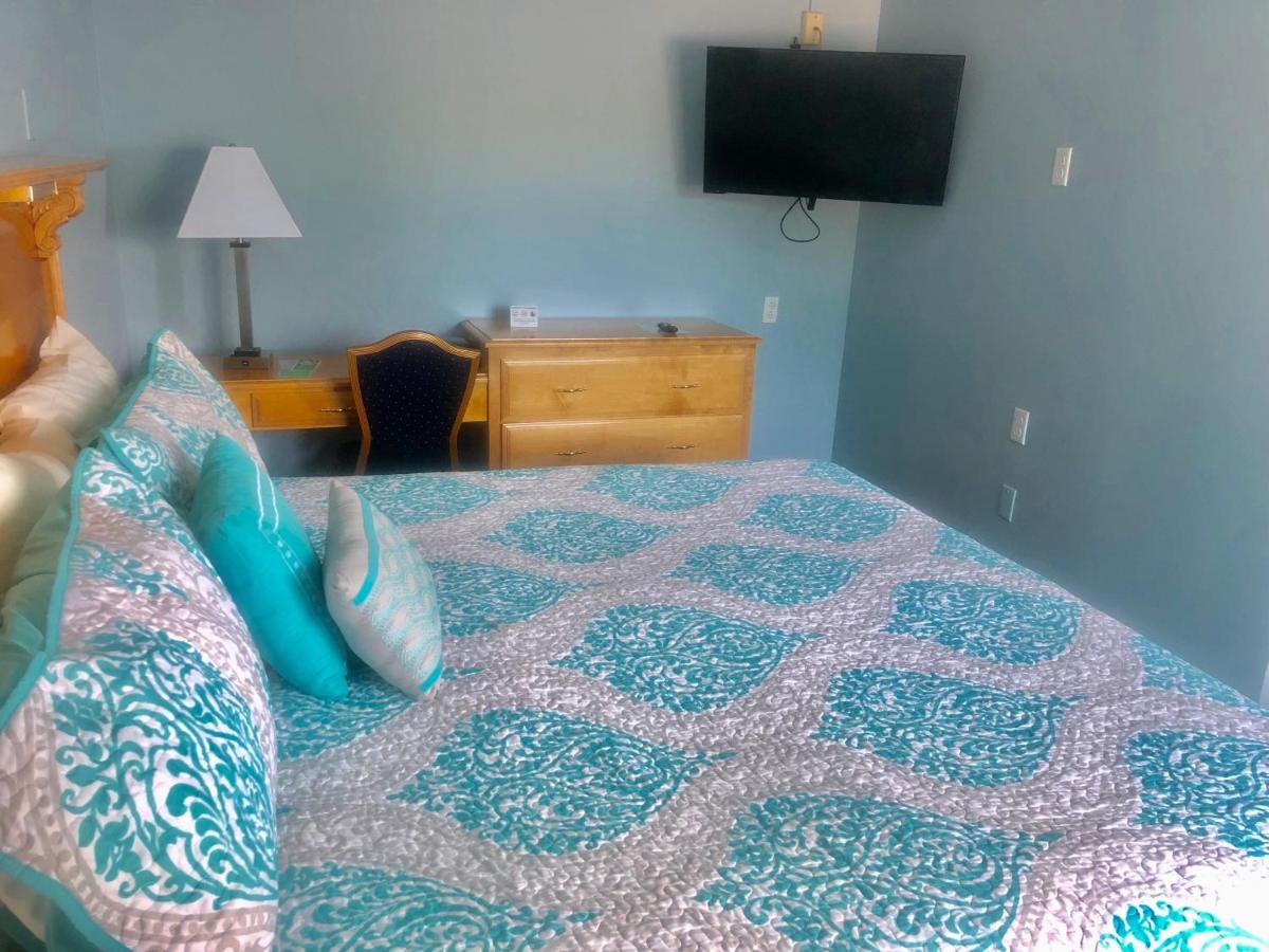 Partial Ocean View with 2 Queen Beds at Atlantic House