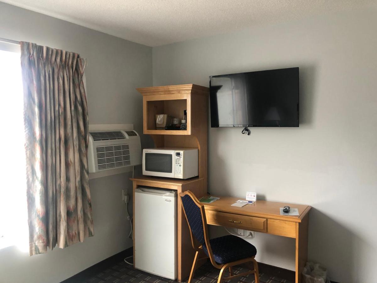 Partial Ocean View with 2 Queen Beds at Atlantic House