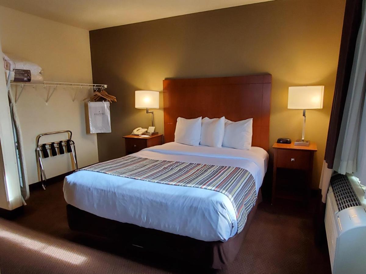 One-Bedroom Queen Suite - Disability Access/Non-Smoking at Country Inn & Suites by Radisson, Bend, OR