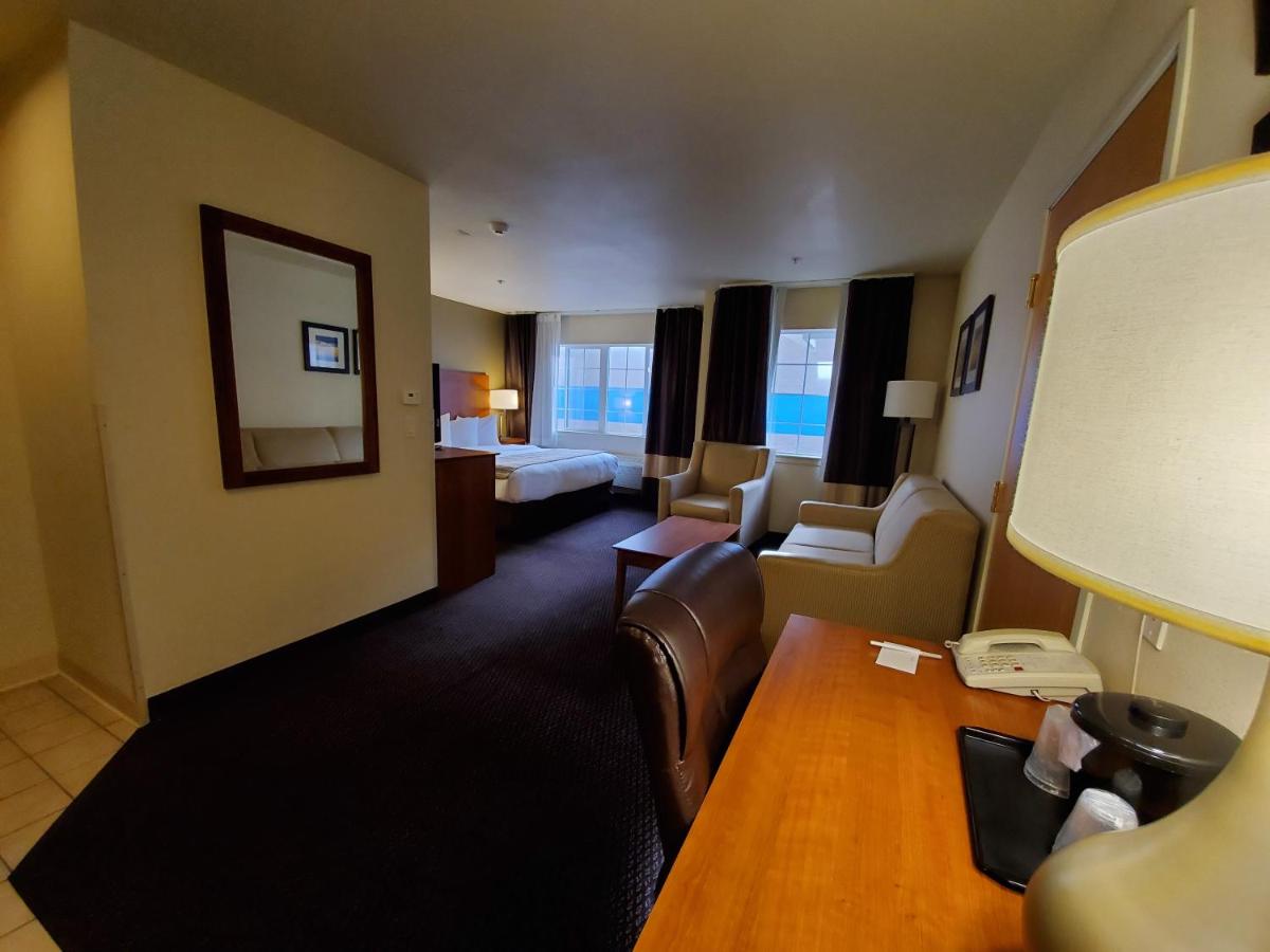 One-Bedroom King Suite with Sofa Bed - Non-Smoking at Country Inn & Suites by Radisson, Bend, OR