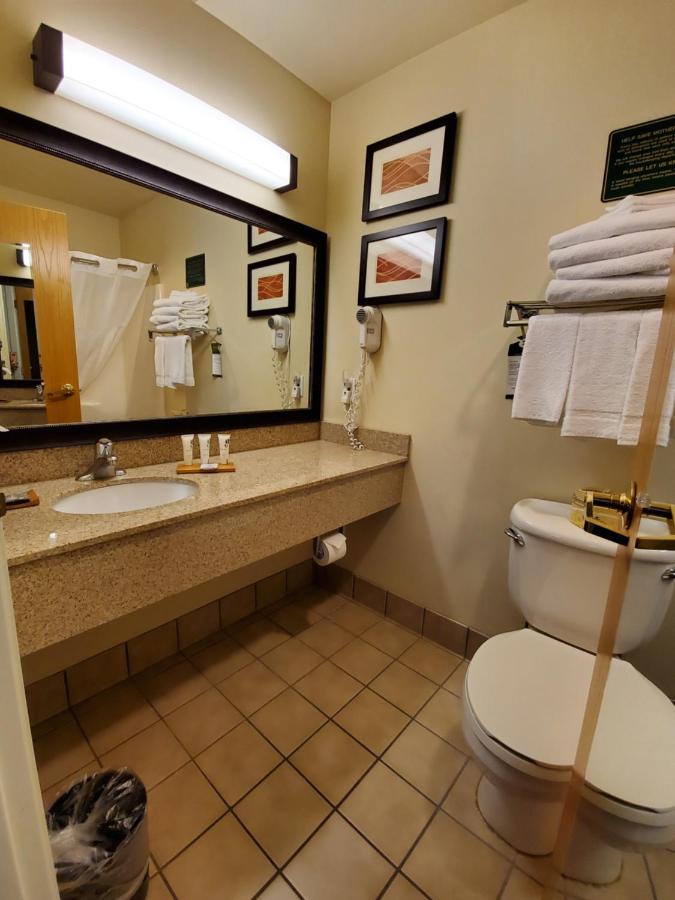 Queen Room with Two Queen Beds - Non-Smoking at Country Inn & Suites by Radisson, Bend, OR