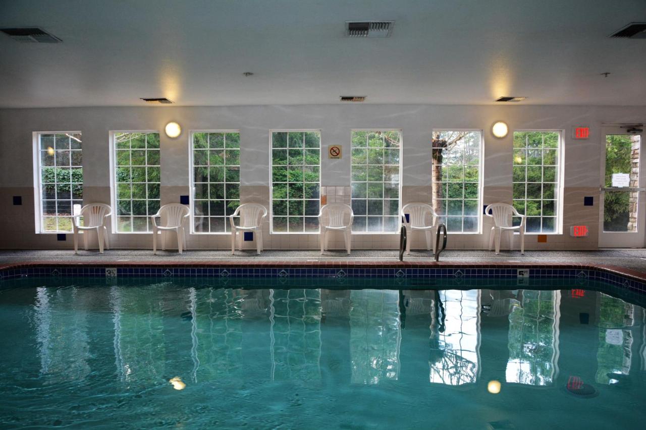 | FairBridge Inn & Suites DuPont